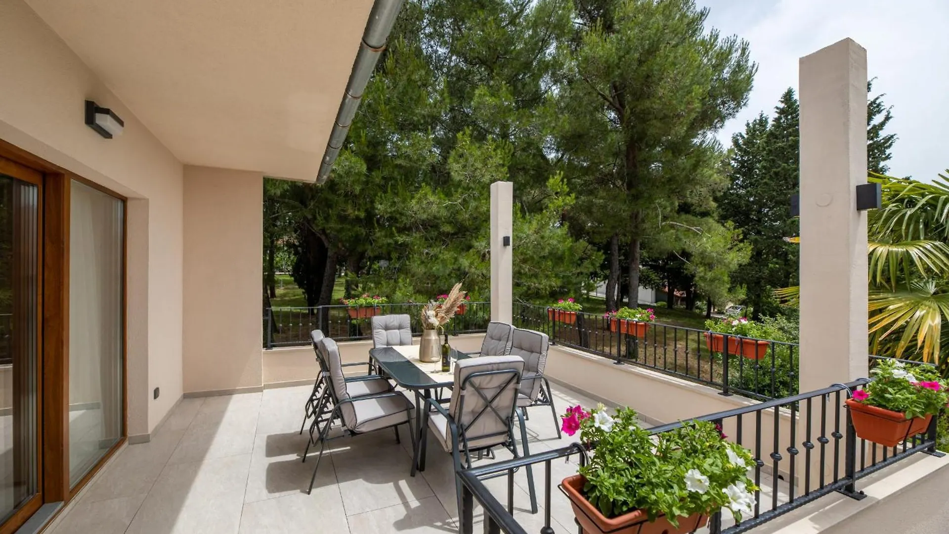 88 Trees Luxury Apartment Malinska